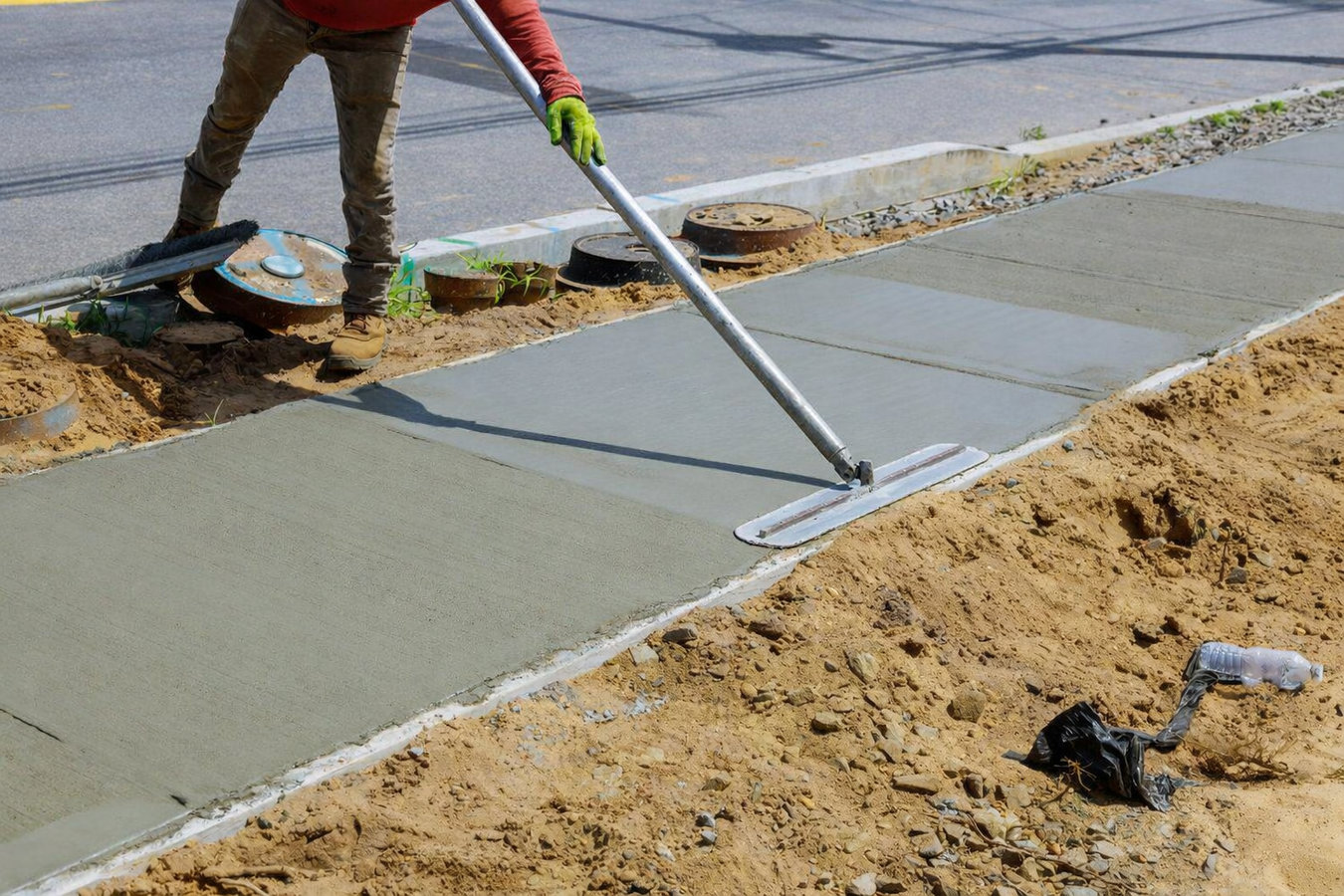 Concrete sidewalk building in El Monte, CA